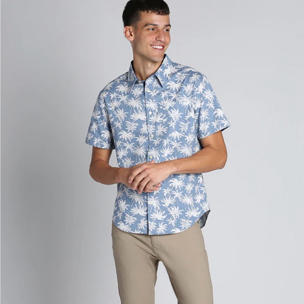 Stretch Short Sleeve Shirt  Blue Palm Print Men's Shirt
MAKE ME AN OFFER!!!!